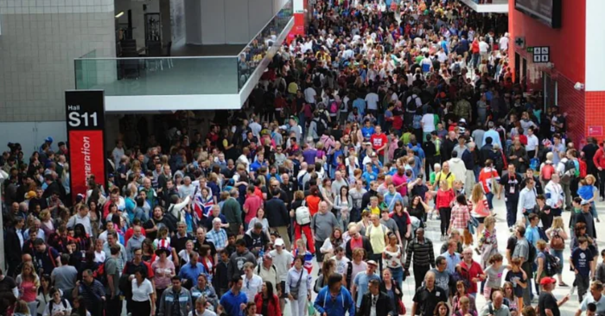 A crowed exhibition arena entrance hall